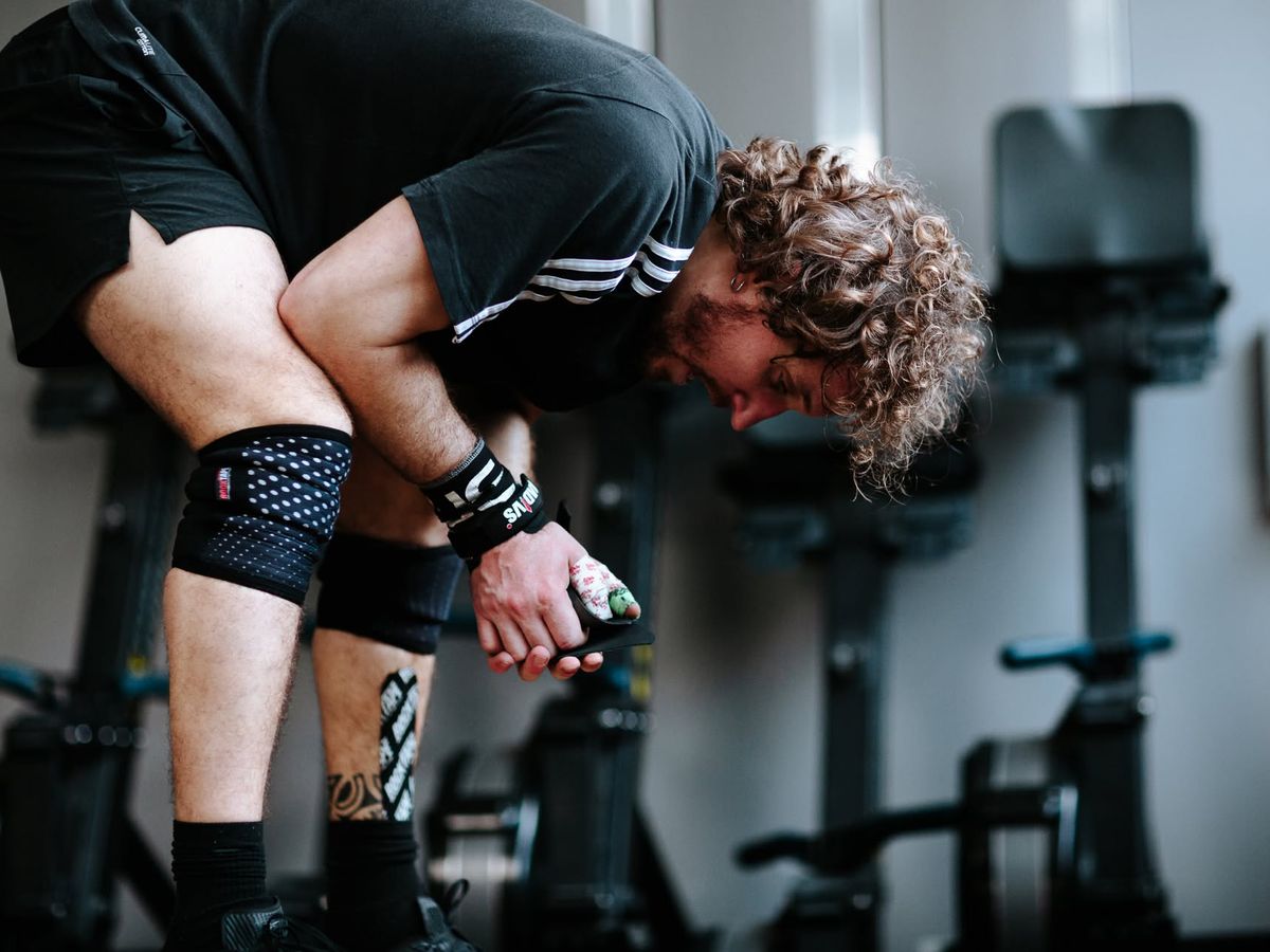 Un atleta riprende fiato dopo lo sforzo